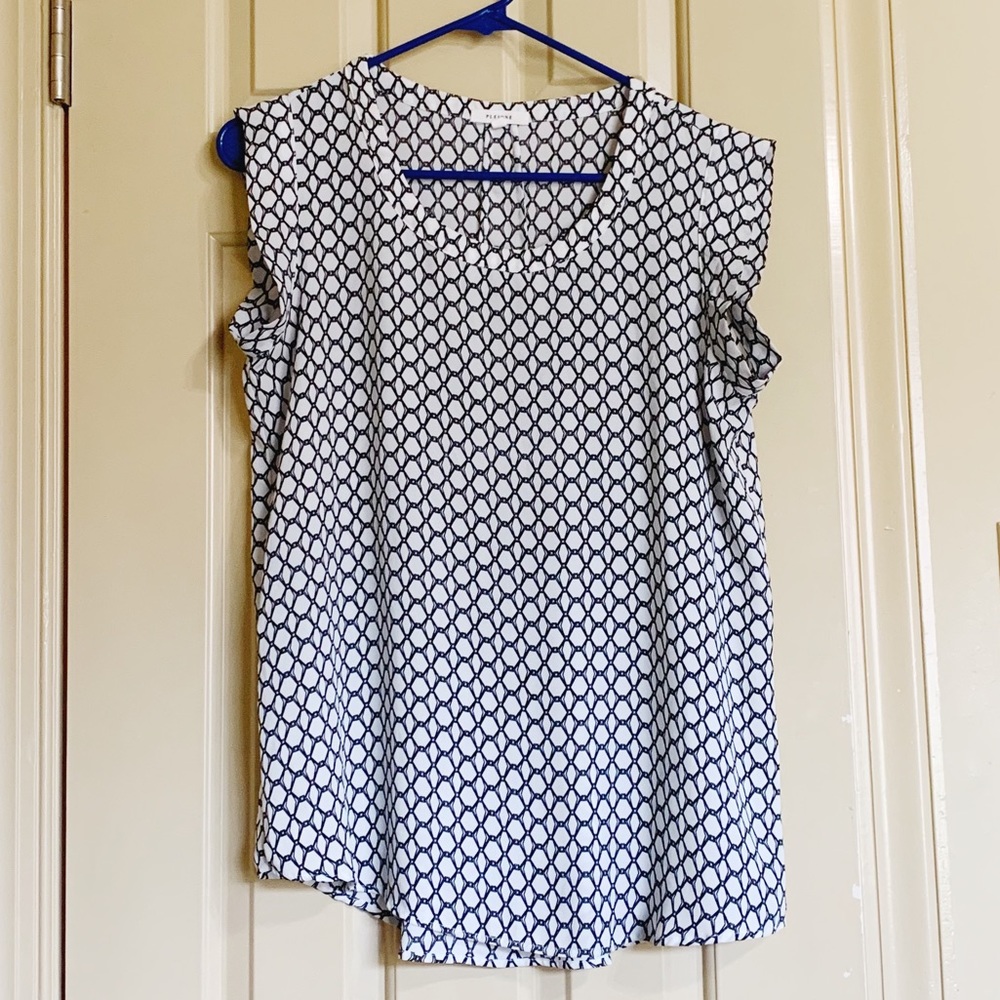 PLEIONE, patterned, short sleeve, scoop neck tee.